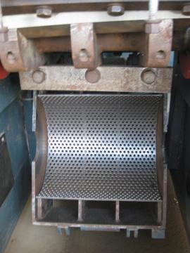 Tocător şi maşină de debitat aşchii Mlyn na drevo CASTULIK MN300 |  Prelucrarea deşeurilor lemnoase | Echipament pentru prelucrarea lemnului | Ing.Častulík, s.r.o.